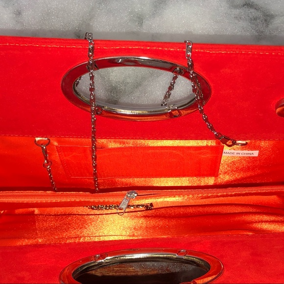 Classy Clutch - Picture 3 of 5